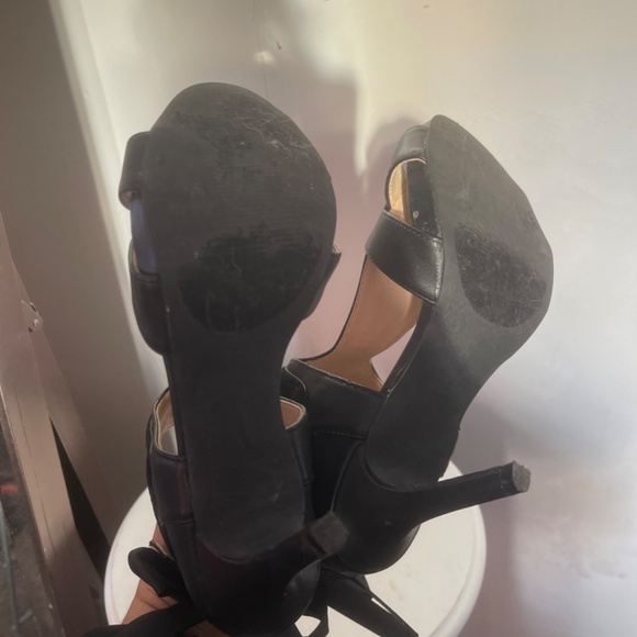 Heels - Picture 4 of 4